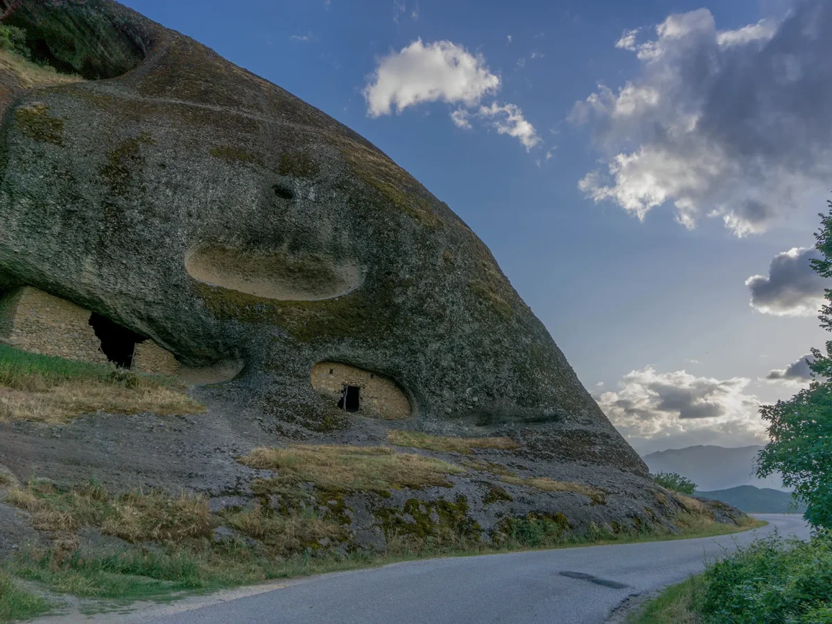susnet-caves-tour-train