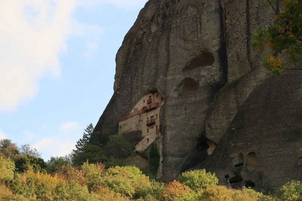 Caves-train-susnet-hiking-badovas