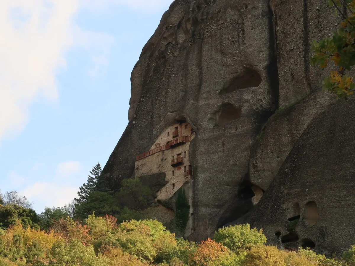 Caves-train-susnet-hiking-badovas