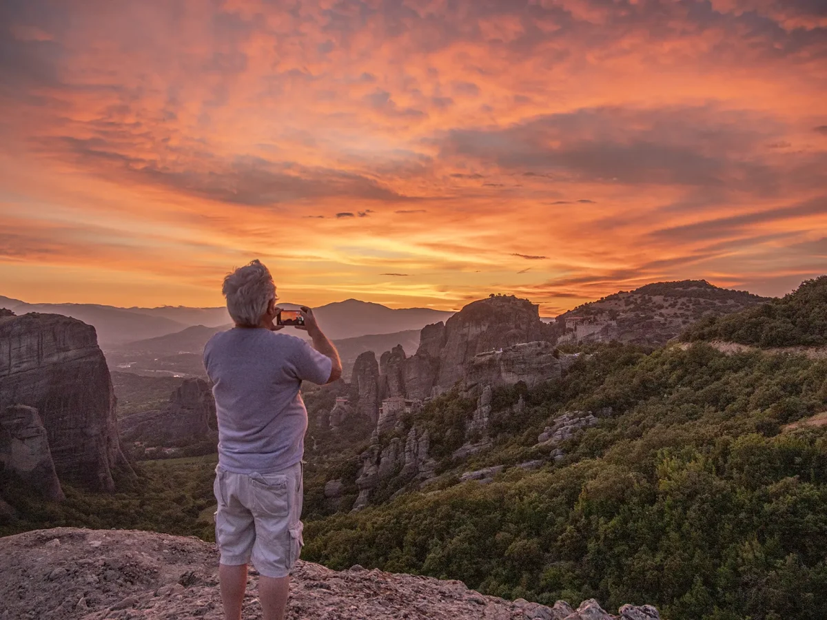 Capturing the Magic: Tips for Sunset Enthusiasts in Meteora