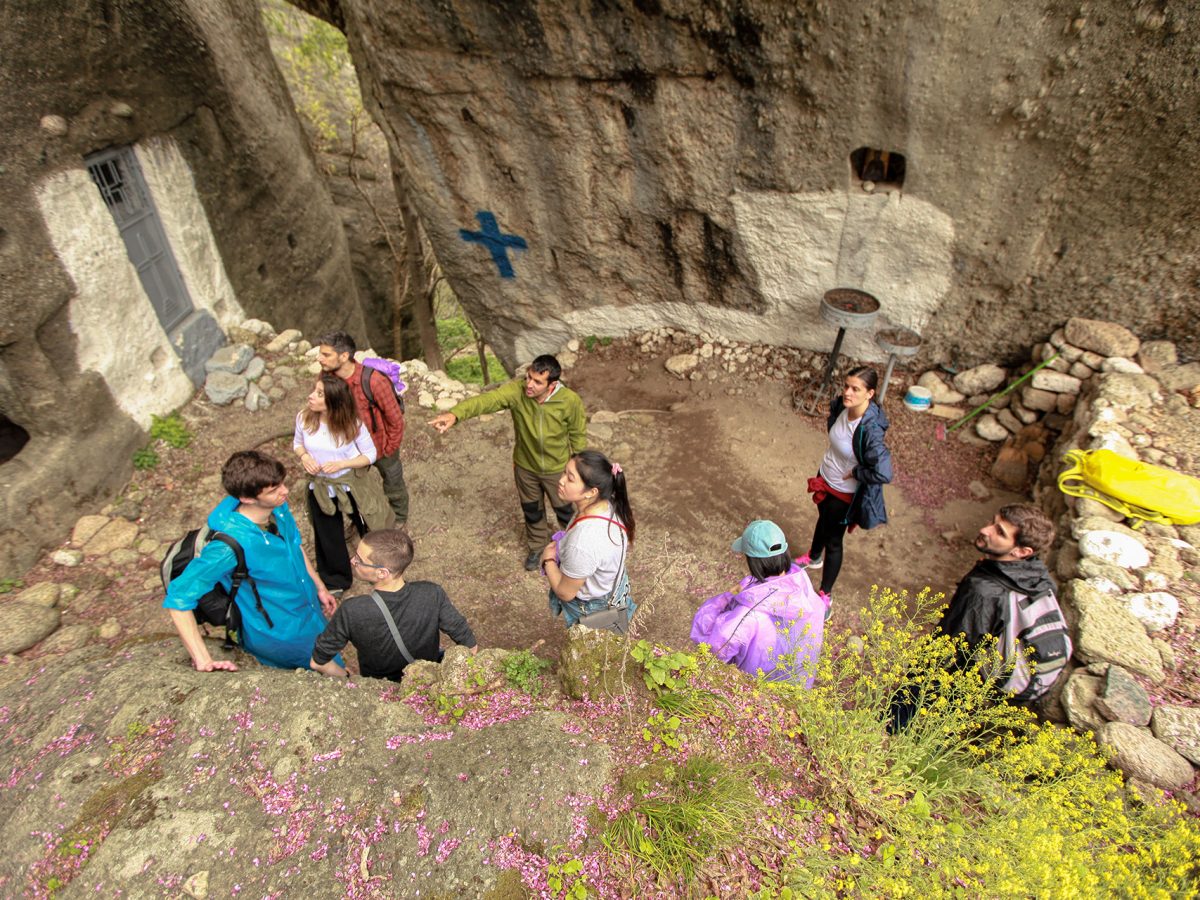 hermit-caves-hiking-tour