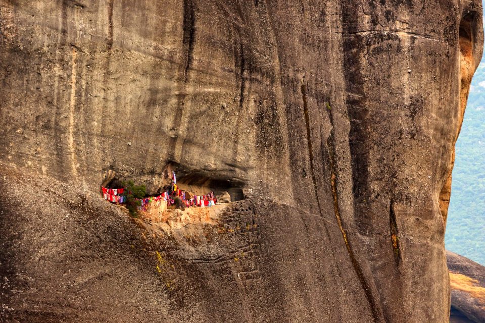 hermit-caves-hiking-tour-Madilas