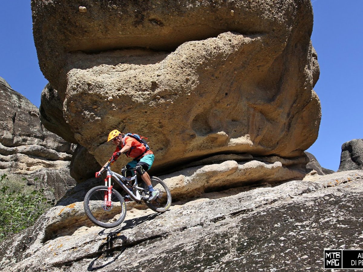 guided-mountain-bike-tour-of-meteora