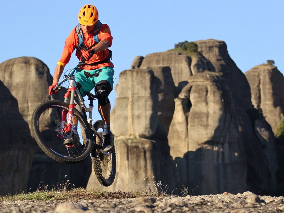 guided-mountain-bike-tour-of-meteora