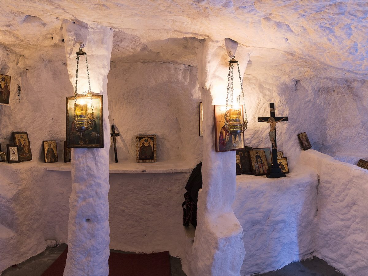 hermit-caves-hiking-tour