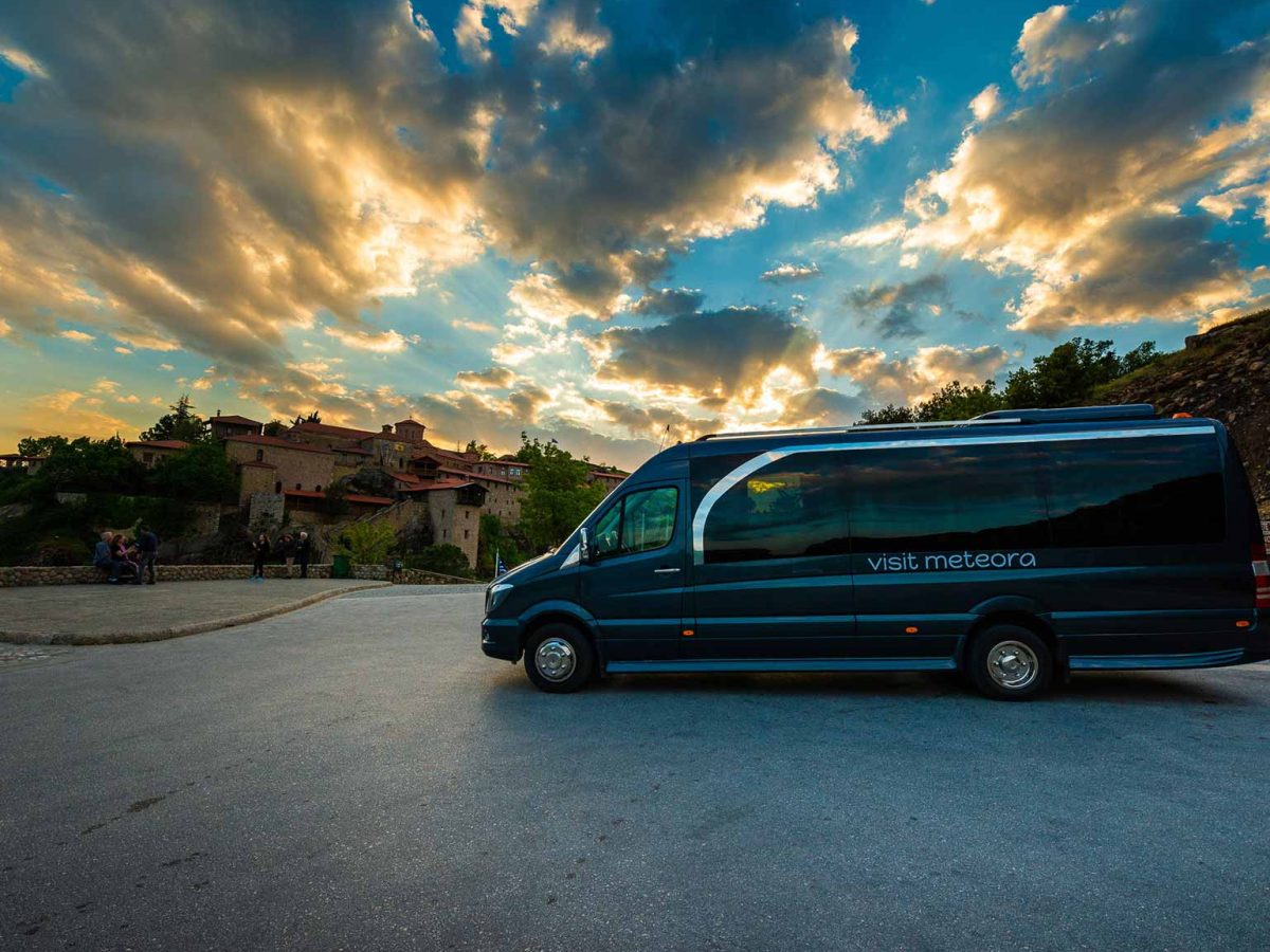 private transfer between Athens and Meteora via Delphi